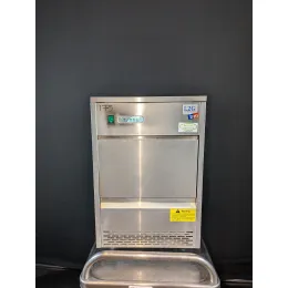 Machine à glaçons creux