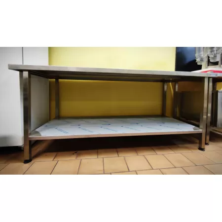 Table inox avec étagère basse